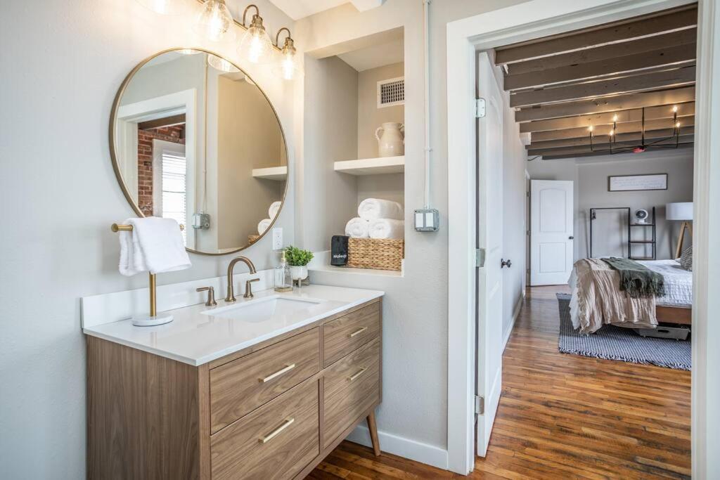 The Loft At 113 - Gateway To The North Texas Hill Country Apartment Muenster Bagian luar foto